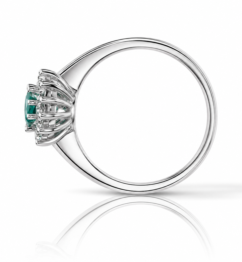 Anello in oro bianco con smeraldo e diamanti - immagine 2